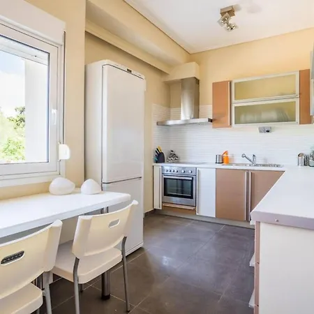 Pristine Penthouse With A Spacious Balcony View *