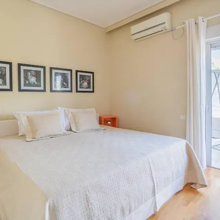 Apartamento Pristine Penthouse With A Spacious Balcony View Atenas
